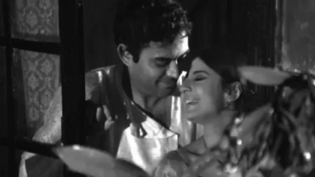 A scene from Basu Bhattacharya's 1971 movie Anubhav. Real ecstasy is to have husband at home giving her full attention.