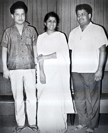 Lata Mangeshkar with Laxmikant Pyarelal (Pic courtesy: www.hindilyrics.net)