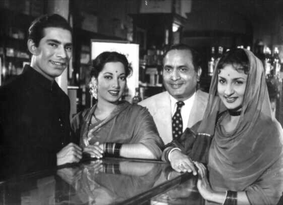 Talat Mahmood, Suraiyya and Nadira (Pic courtesy guyana.hoop.la)
