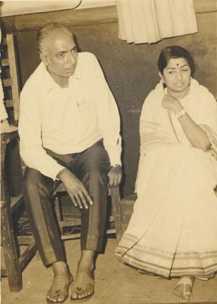 Naqsh Lyallpuri with Lata Mangeshkar (Pic courtesy: www.hindu.com)