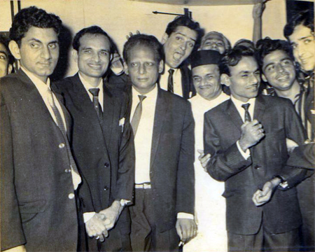 Pic shows Anand Bakshi with Kalyanji, Anandji, Shammi Kapoor and Shashi Kapoor (Pic courtesy: memsaabstory.com)