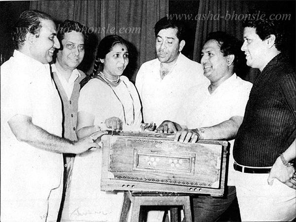 Pic showing Rafi with Shailendra, Shankar Jaikishen and Asha Bhonsle