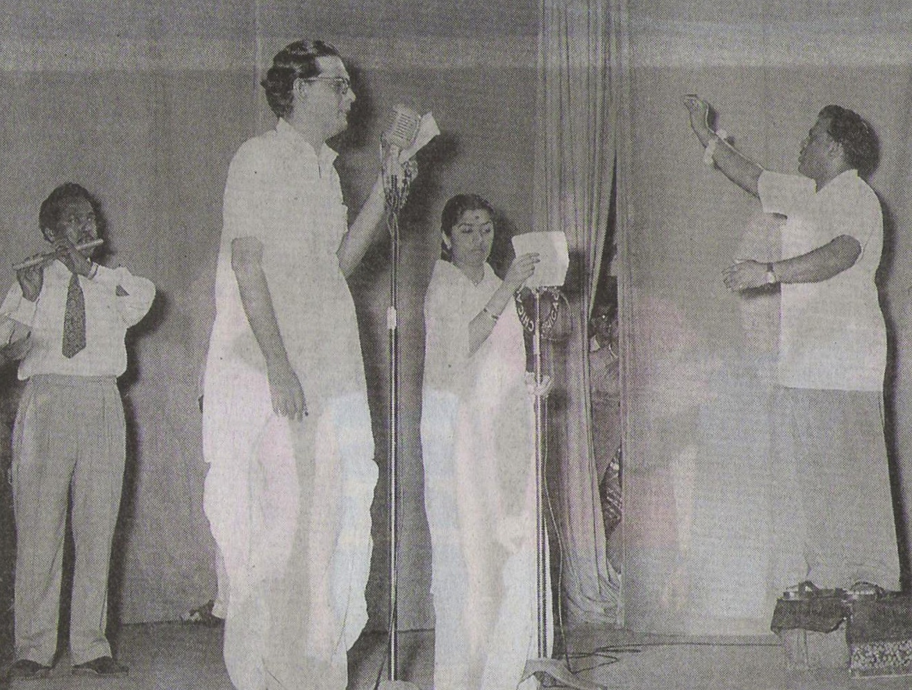 Hemant Kumar recording a song with Lata Mangeshkar (Pic courtesy: mrandmrs55.com)