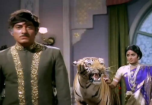 A scene from the 1971 movie Laal Patthar, which had the only negative role of Hema Malini (Pic courtesy: www.rediff.com)