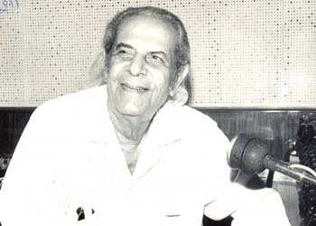 Pandit Narendra Sharma (Pic courtesy: www.hindilyrics.com)