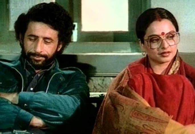Naseeruddin Shah and Rekha in the 1988 movie Ijaazat. The scene is of the railway waiting room wherein the separated couple accidentally meet and discover the truth of their lives without each other. The story was based on a Bengali story Jatugriha by Subodh Ghosh