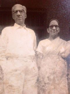 Pandit Sudarshan with his wife (Pic courtesy: beetehuedin.blogspot.com)