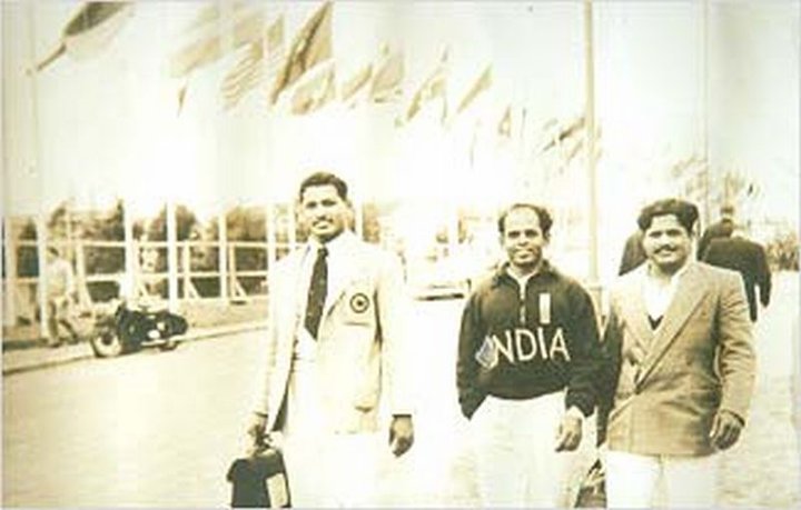 Jadhav in the centre in Helsinki Olympics 1952 (Pic courtesy: www.karad.mazegav.com)