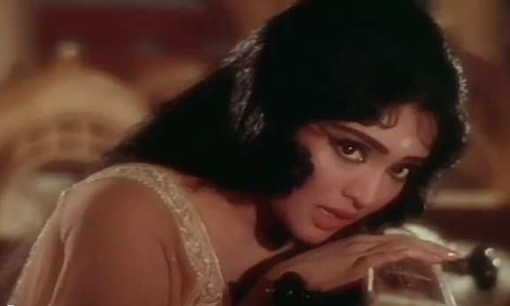 Vyjayanthimala lip-synching Lata's Tumhe yaad karte karte in the 1966 movie Amrapali based on true story.