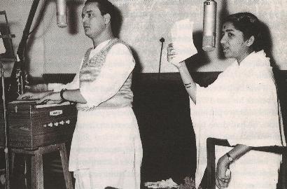 Some of the most enchnting romantic duets have been sung by Lata and Mukesh (Pic courtesy: Lata Online)