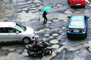 MUMBAI RAINS MEIN TRAFFIC KE SIDE EFFECTS