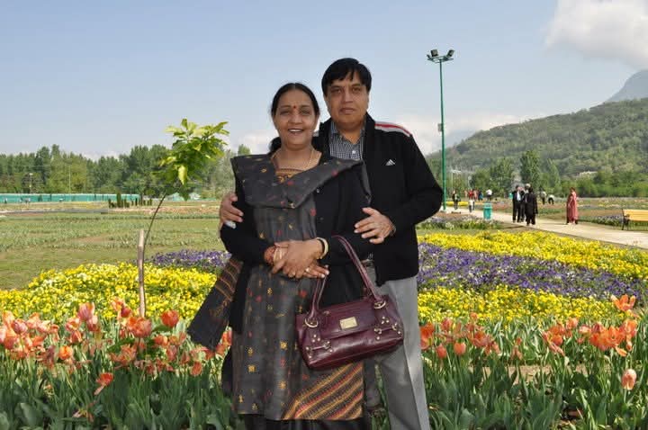 SALGIRAH MUBARAK REKHA AUR SURESH